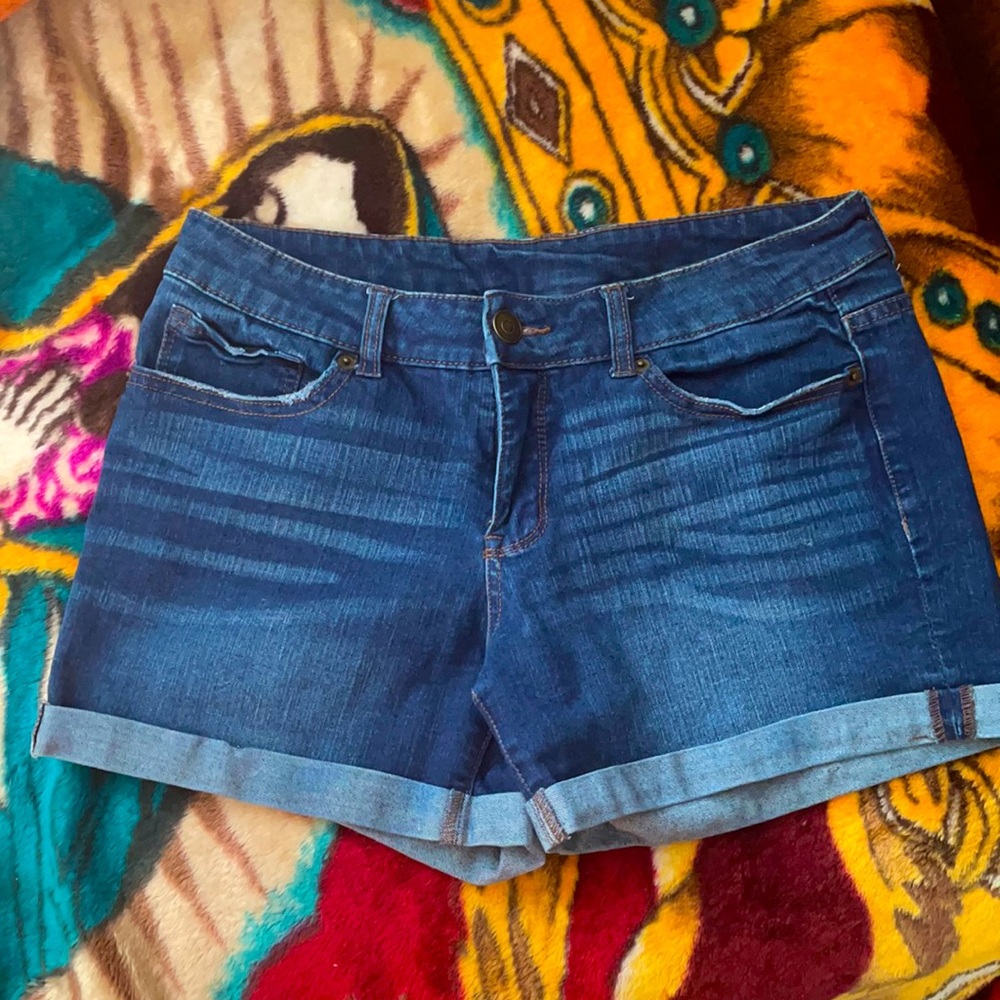 Cuffed denim shorts